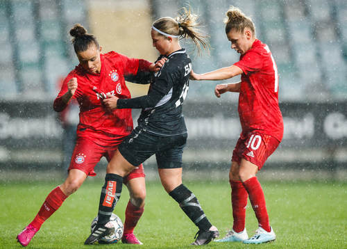 Hanna Andersson of Göteborg against Lina Magull  and Linda