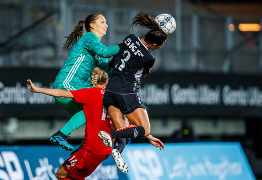 Amanda Ilestedt and goalkeeper Laura Benkarth of Bayern