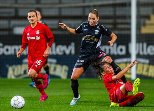 Elin Rubensson of Göteborg and Melanie Leupolz  of Bayern