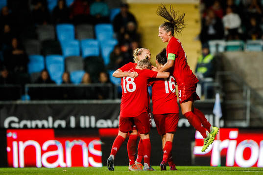 Players of Bayern Munich celebrate the 0-1 goal by Mandy