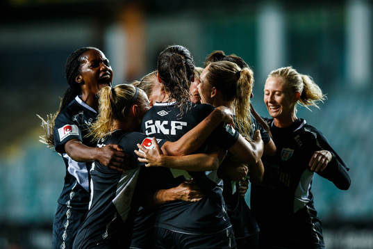 Players of Göteborg celebrate the 1-1 goal by Elin