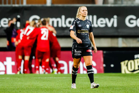 Amanda Johnsson Haahr of Göteborg looks dejected