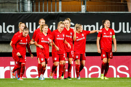 Players of Bayern Munich celebrate the 1-2 goal
