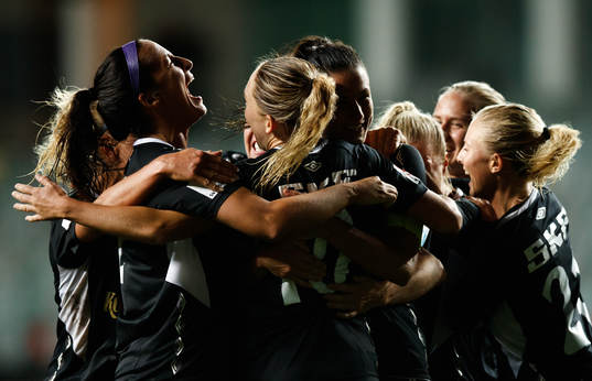 Players of Göteborg celebrate the 1-1 goal by Elin