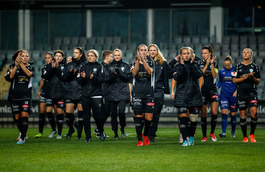 Players of Göteborg look dejected