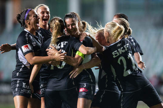 Elin Rubensson of Göteborg celebrates scoring 1-1 with