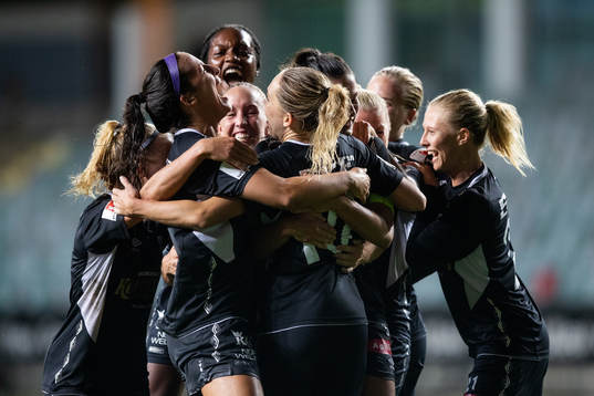 Elin Rubensson of Göteborg celebrates scoring 1-1 with