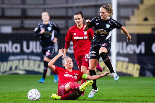 Melanie Leupolz  of Bayern Munich and Elin Rubensson of
