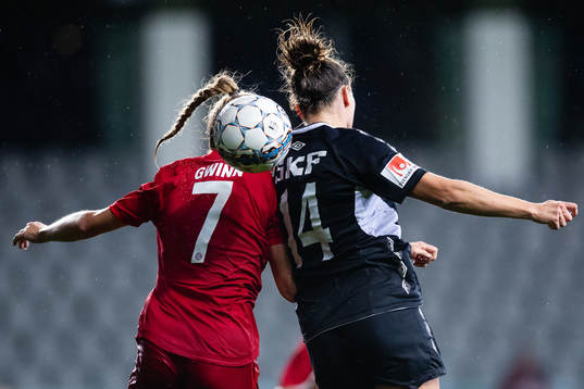 Giulia Gwinn  of Bayern Munich and Natalia Kuikka of