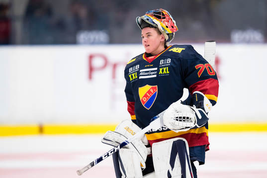 Djurgårdens målvakt Lovisa Berndtsson deppar