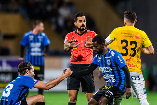 Sirius domare Mohammed Al-Hakim i samtal med Falkenbergs