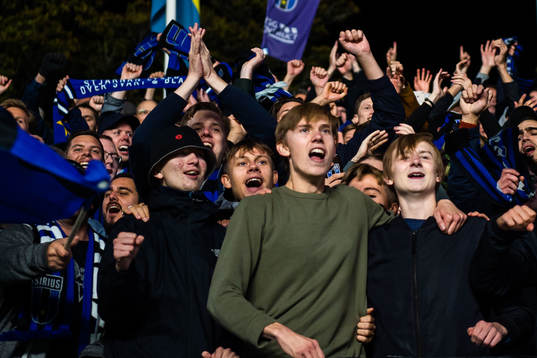 Sirius supportrar jublar