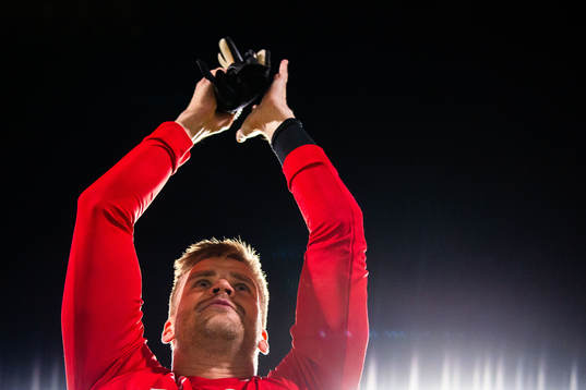 Sirius målvakt Lukas Jonsson jublar