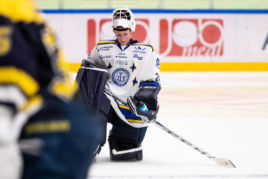 Leksands målvakt Jule Flötgen deppar