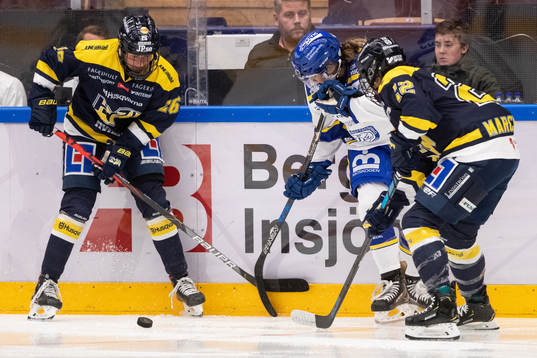 s Hanna Olsson och Leksands Emma Woods och HV71:s Kennedy