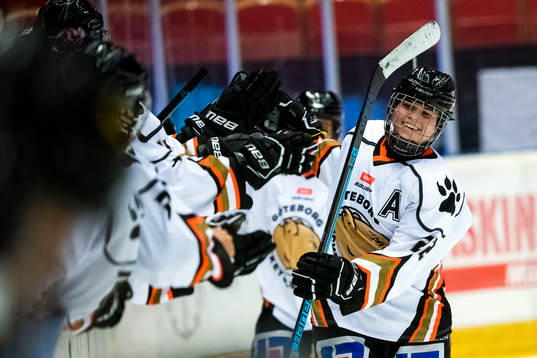 Göteborgs Hanna Thuvik jublar med lagkamrater