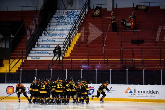 Brynäs spelare innan ishockeymatchen i SDHL mellan Brynäs