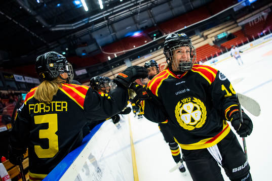 Brynäs Katerina Mrazova jublar
