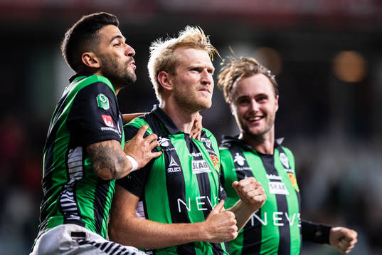GAIS Carl Elfgren Nyström (mitten) jublar med Paulo