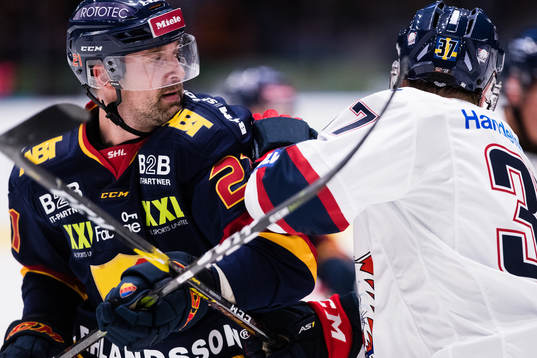 Djurgårdens Patrik Berglund och Linköpings Adam Ginning