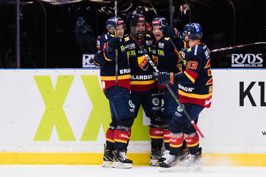 Djurgårdens Michael Haga jublar tillsamman med sina
