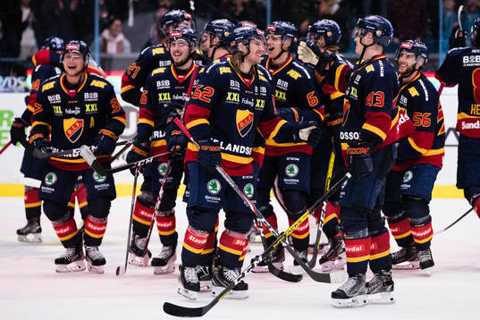 Djurgårdens Manuel Ågren och Tom Nilsson jublar