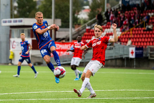 David Kristjan Olafsson of Aalesund and Bo Simon Penny