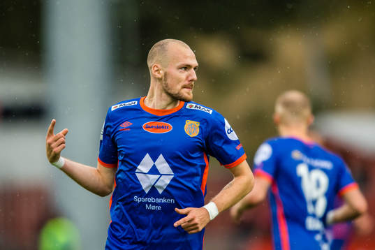 Aron Elis Thrandarson of Aalesund celebrates