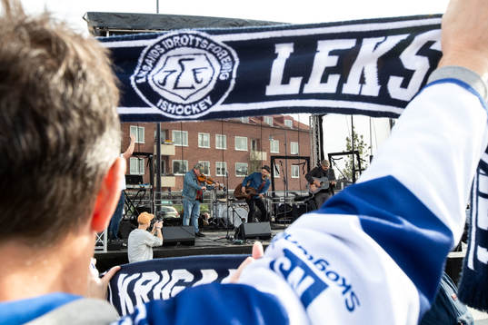 Kalle Moraeus och Stiko Per Larsson uppträder innan