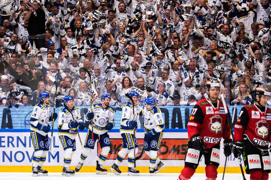 Leksands Daniel Olsson Trkulja jublar med lagkamrater