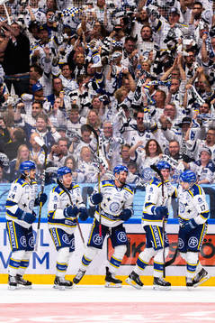 Leksands Daniel Olsson Trkulja jublar med lagkamrater