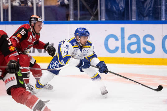 Leksands Oskar Lang och Malmö Redhawks Matias Lassen