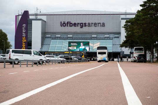 Exteriör av Löfbergs Arena