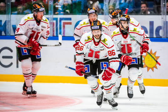 Örebros Mathias Bromé jublar