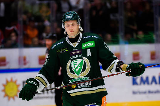 Färjestads  Johan Ryno deppar