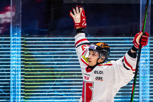Örebros Sakari Salminen jublar