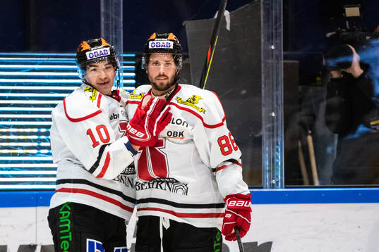 Örebros Shane Harper och Mathias Bromé jublar