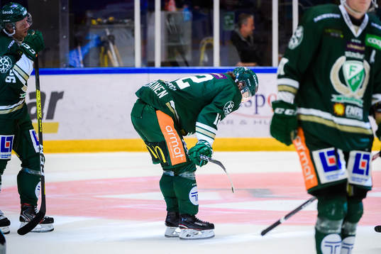 Färjestads  Ville Leskinen deppar