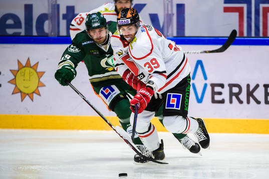 Färjestads  Linus Johansson och Örebros Jordan Boucher