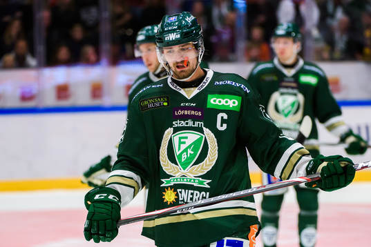 Färjestads  Linus Johansson deppar