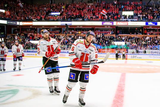 Örebros Mathias Bromé jublar