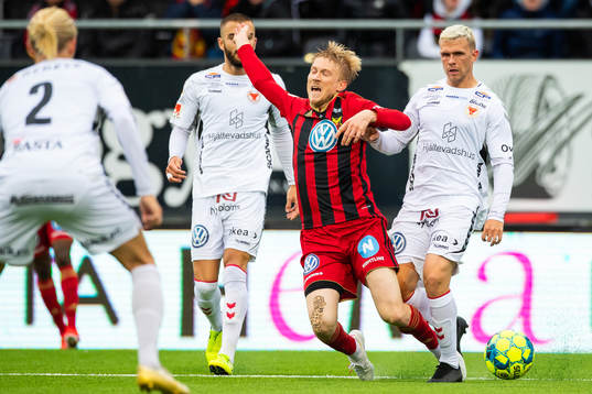 Östersunds Simon Kroon och Kalmars Jesper Manns i en