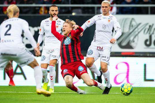 Östersunds Simon Kroon och Kalmars Jesper Manns i en