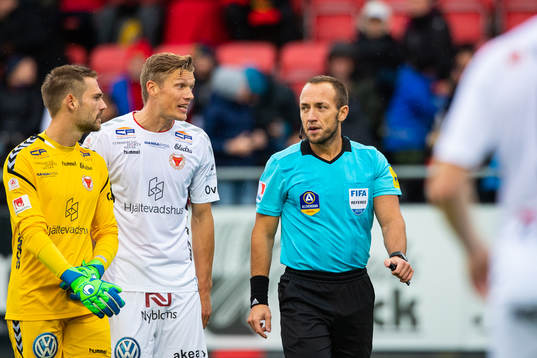 Kalmars målvakt Lucas Hägg-Johansson och Viktor Elm i