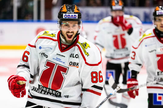 Örebros Mathias Bromé jublar