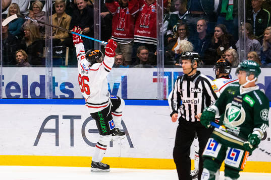 Örebros Mathias Bromé jublar