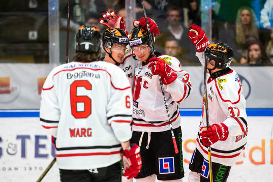 Örebros Christopher Mastomäki jublar