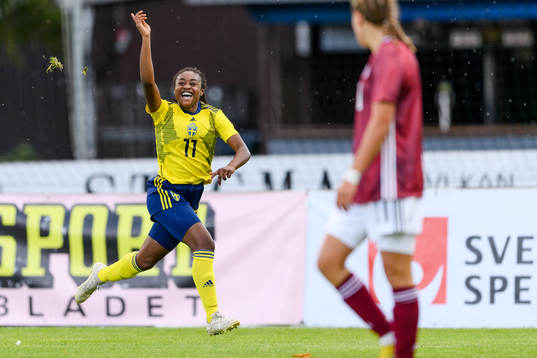 Sveriges Monica Jusu Bah jublar