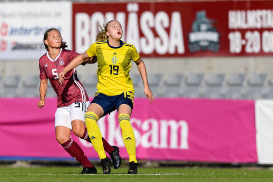 Tysklands Josefine Neß och Sveriges Wilma Leidhammar