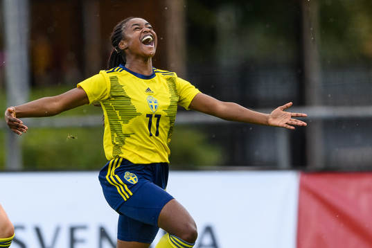 Sveriges Monica Jusu Bah jublar
